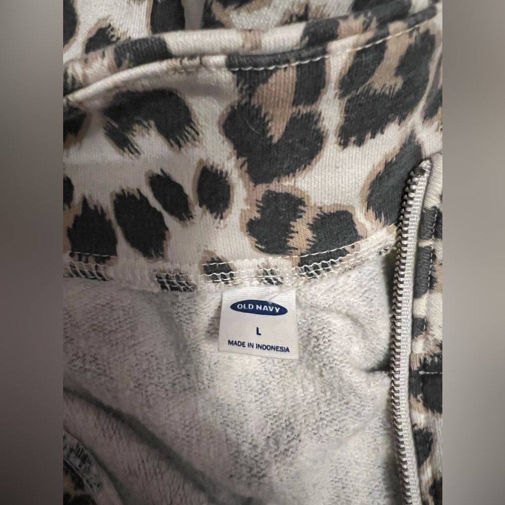 EUC Old Navy 1/5 zip cheetah sweatshirt size Large. Super cute and comfy! - Picture 7 of 7